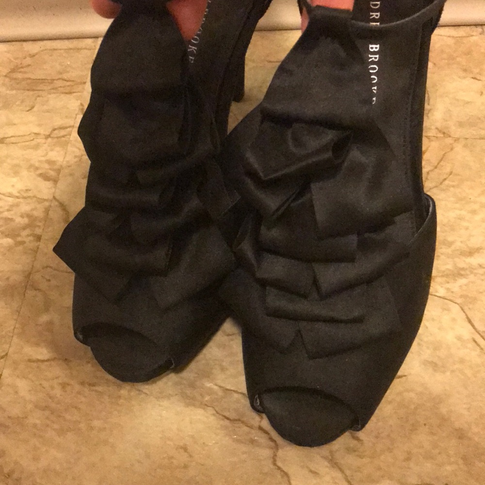 Audrey Brooke black satin dress heel 7 1/2